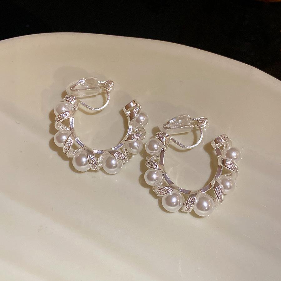 K real gold electroplated zircon pearl twisted C-shaped earclip retro fashion temperament earrings light luxury high-end earrings
K real gold electroplated zircon pearl twisted C-shaped earclip retro fashion temperament earrings light luxury high-end earrings