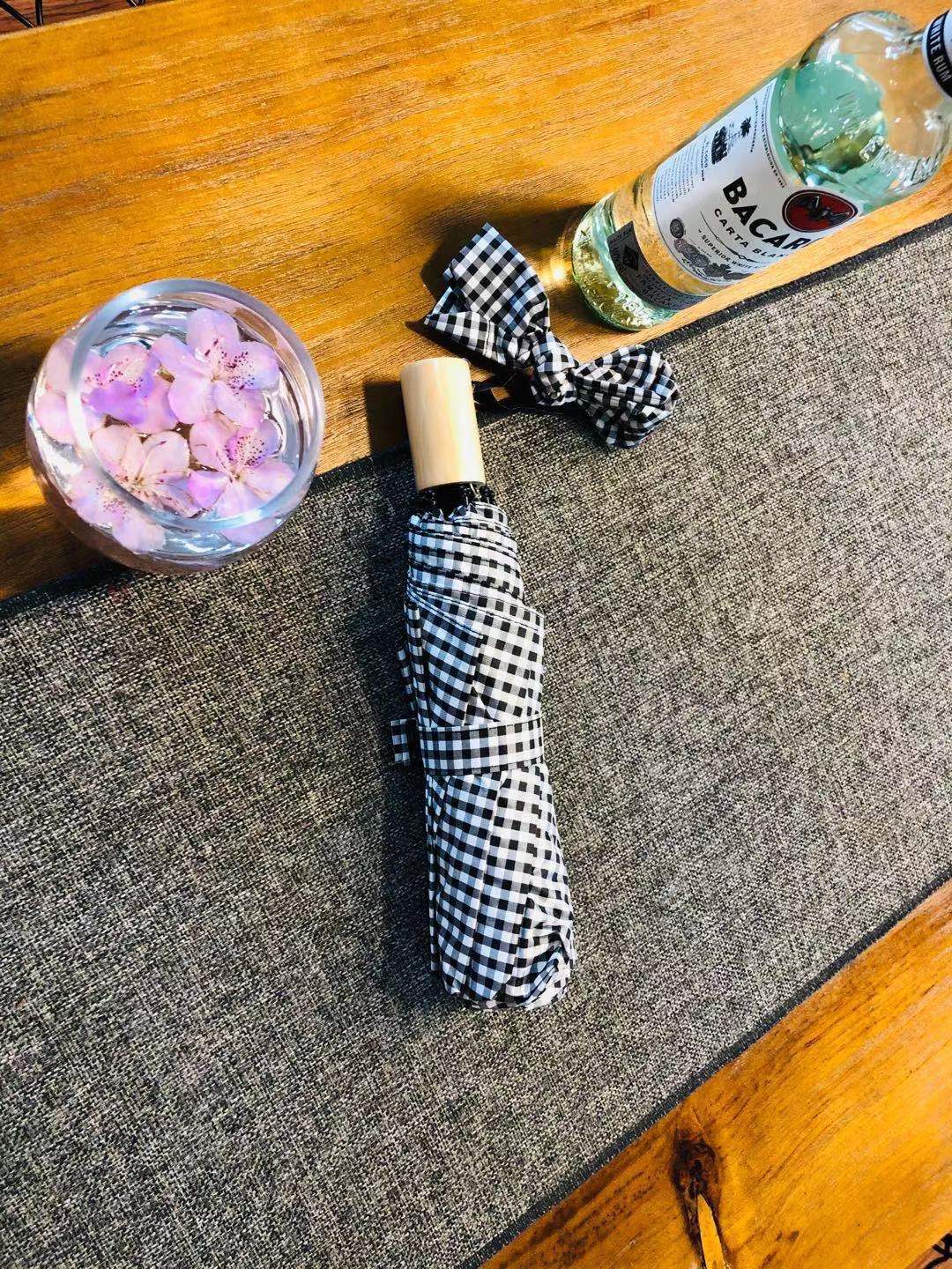 Клетчатый трехслойный виниловый зонт с деревянной ручкой, солнцезащитный, с защитой от УФ-лучей, солнцезащитный зонт, персонализированный креативный зонт-тень 21 inches
Клетчатый трехслойный виниловый зонт с деревянной ручкой, солнцезащитный, с защитой от УФ-лучей, солнцезащитный зонт, персонализированный креативный зонт-тень 21 inches