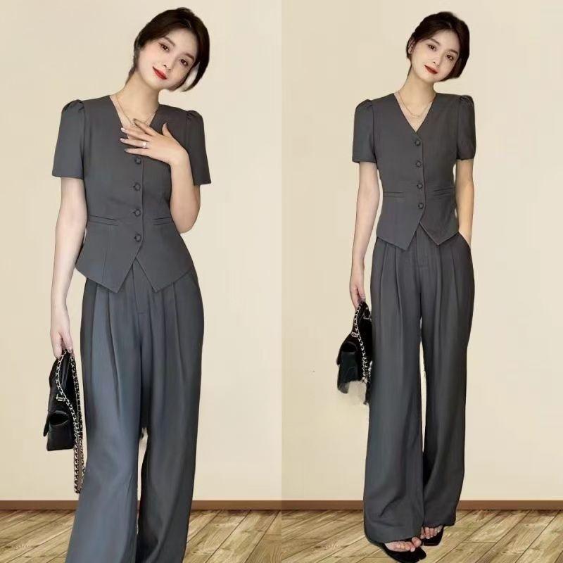 Chic Women s Summer Suit: Stylish Slimming Wide-Leg Pants & Lambswool Solid Top Two-Piece Set 2XL (125-140 lbs)
Chic Women s Summer Suit: Stylish Slimming Wide-Leg Pants & Lambswool Solid Top Two-Piece Set 2XL (125-140 lbs)