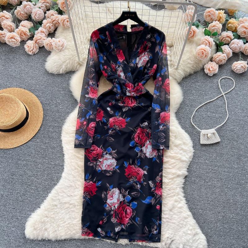 Это женское платье в стиле ретро с V-образным вырезом и длинными рукавами элегантно стройнит и облегает фигуру 2XL чёрный
Это женское платье в стиле ретро с V-образным вырезом и длинными рукавами элегантно стройнит и облегает фигуру 2XL чёрный