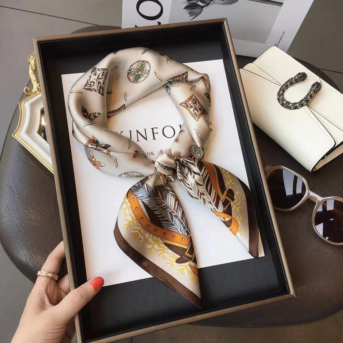 Luxury Fashion Print 7070cm Silk Square Scarf Women Soft Satin Hairband Neckerchief Tie Female Headband Foulard Bag Ribbon
Luxury Fashion Print 7070cm Silk Square Scarf Women Soft Satin Hairband Neckerchief Tie Female Headband Foulard Bag Ribbon