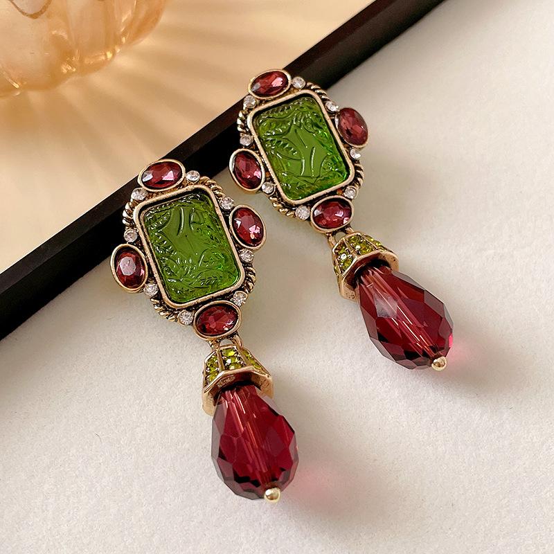 Medieval vintage earrings silver needle court style high sense diamond earrings niche fashion literary style earrings women
Medieval vintage earrings silver needle court style high sense diamond earrings niche fashion literary style earrings women