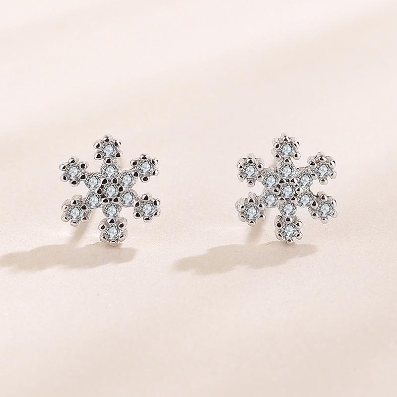 S925 Sterling Silver Christmas Snowflake Stud Earrings with Inlaid Diamonds - Elegant and Stylish for Women 925 Silver
S925 Sterling Silver Christmas Snowflake Stud Earrings with Inlaid Diamonds - Elegant and Stylish for Women 925 Silver