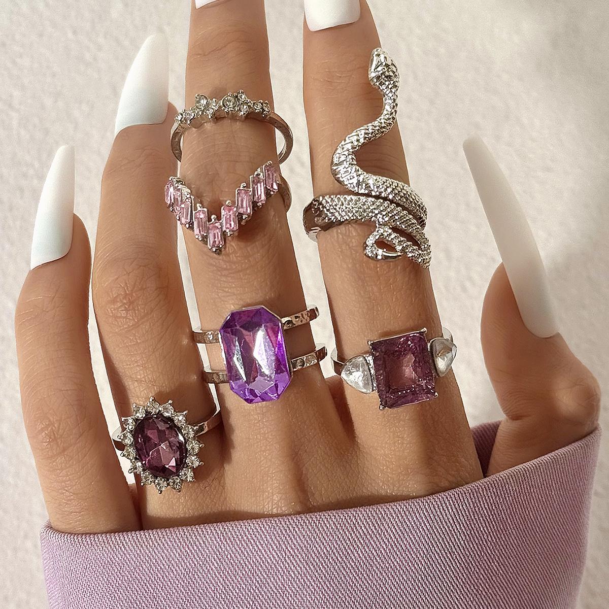 Fashionable Light Luxury Purple Snake Shaped Imitation Gemstone Inlaid With Rhinestones Ring, High-End Geometric Opening Ring
Fashionable Light Luxury Purple Snake Shaped Imitation Gemstone Inlaid With Rhinestones Ring, High-End Geometric Opening Ring
