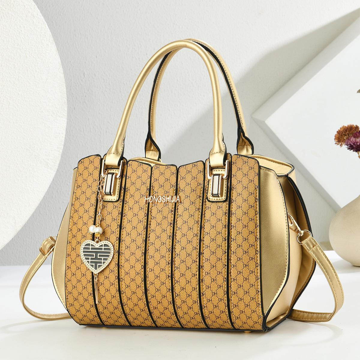 Urban Simple Style Mom Handbag 2026 New Fashion Crossbody Bag Women Middle-aged Single Shoulder Tote Bag Trendy Soft Handbag 26x13x21cm
Urban Simple Style Mom Handbag 2026 New Fashion Crossbody Bag Women Middle-aged Single Shoulder Tote Bag Trendy Soft Handbag 26x13x21cm