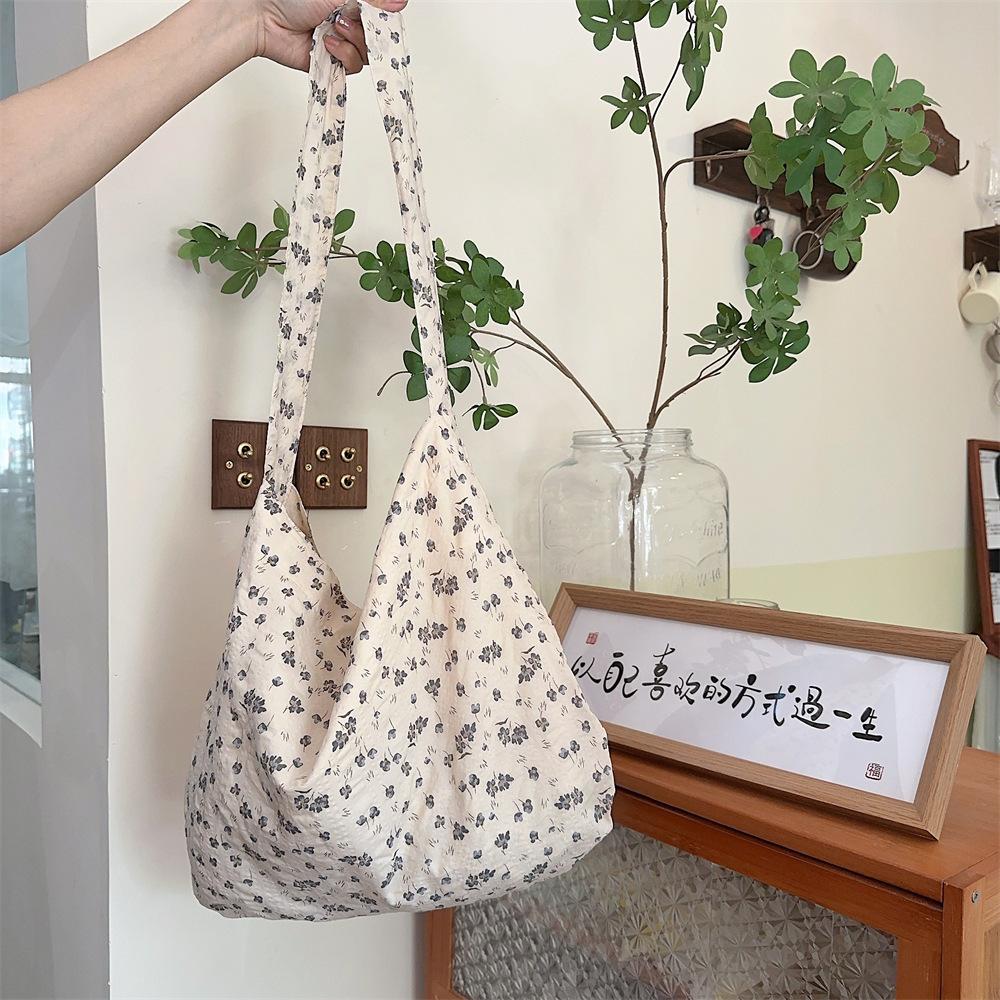 Летняя сумка с цветочным принтом, женская модная холщовая сумка, большая вместительная сумка-мессенджер для поездок на работу через подмышку
Летняя сумка с цветочным принтом, женская модная холщовая сумка, большая вместительная сумка-мессенджер для поездок на работу через подмышку