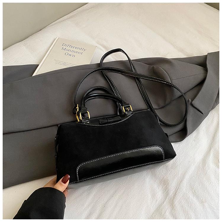 Niche retro women s messenger bag, new suede pillow bag, fashionable and simple shoulder bag.
Niche retro women s messenger bag, new suede pillow bag, fashionable and simple shoulder bag.