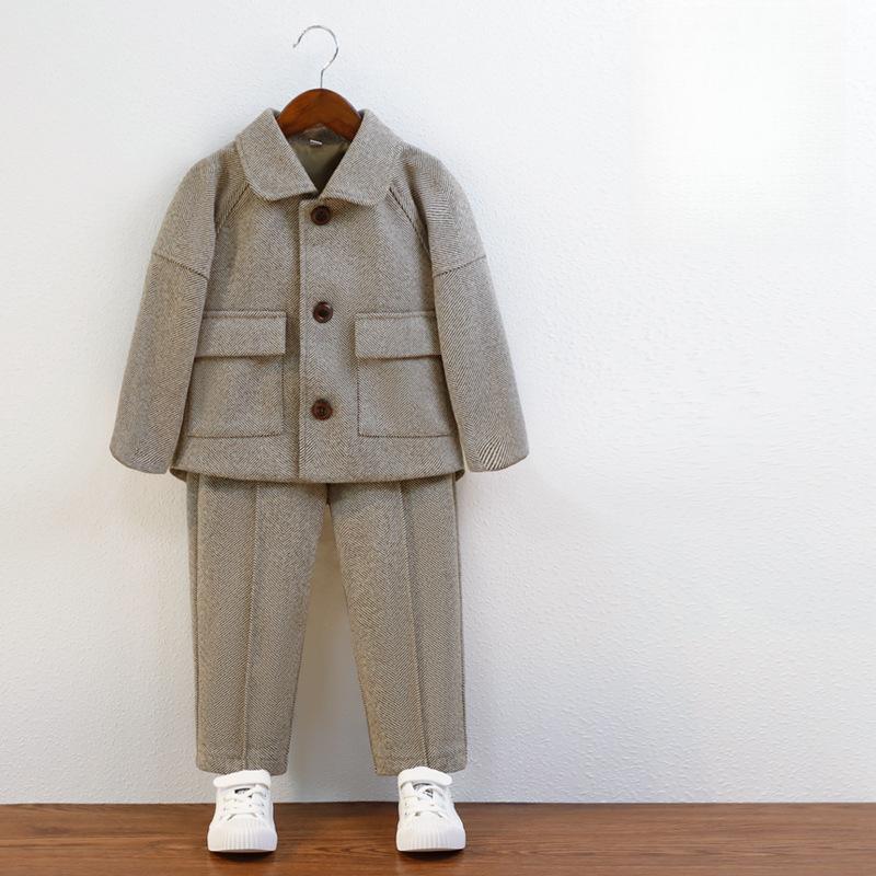 Детский костюм Осень Зима Стильный Британский стиль Мальчики Лацкан Повседневная куртка Маленький костюм Мальчик-цветок Первый день рождения Фотография Формальная одежда 80cm
Детский костюм Осень Зима Стильный Британский стиль Мальчики Лацкан Повседневная куртка Маленький костюм Мальчик-цветок Первый день рождения Фотография Формальная одежда 80cm