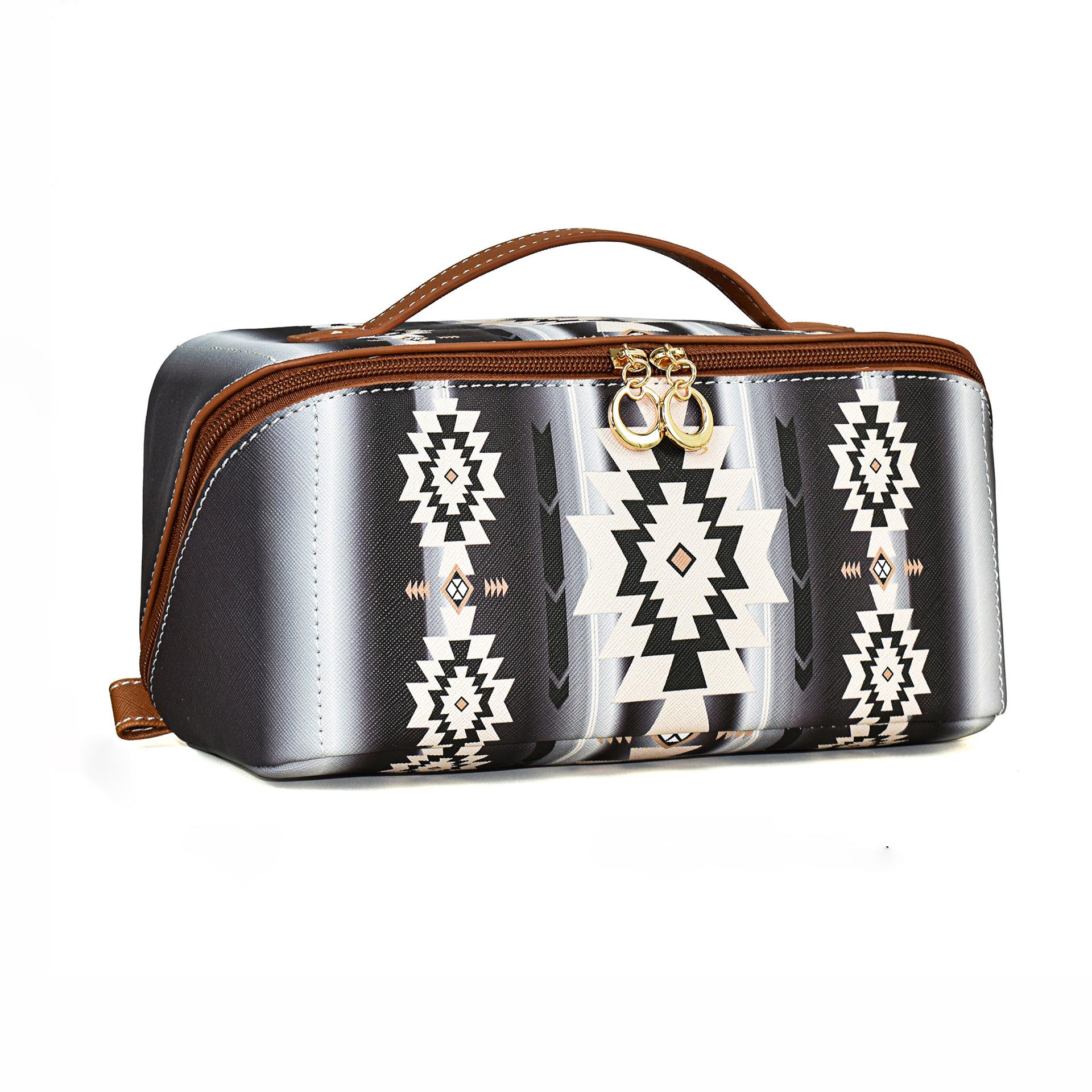 Bohemian Style PU Leather Cloud Pillow Cosmetic Bag - Large Capacity Travel Toiletry Case
Bohemian Style PU Leather Cloud Pillow Cosmetic Bag - Large Capacity Travel Toiletry Case