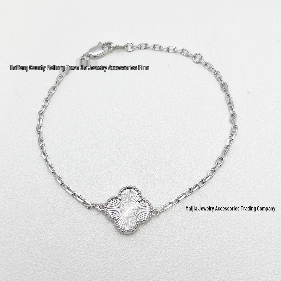 Браслет Yijia из позолоченного четырехлистного клевера - Высокая стойкость цвета, универсальный и стильный
Браслет Yijia из позолоченного четырехлистного клевера - Высокая стойкость цвета, универсальный и стильный