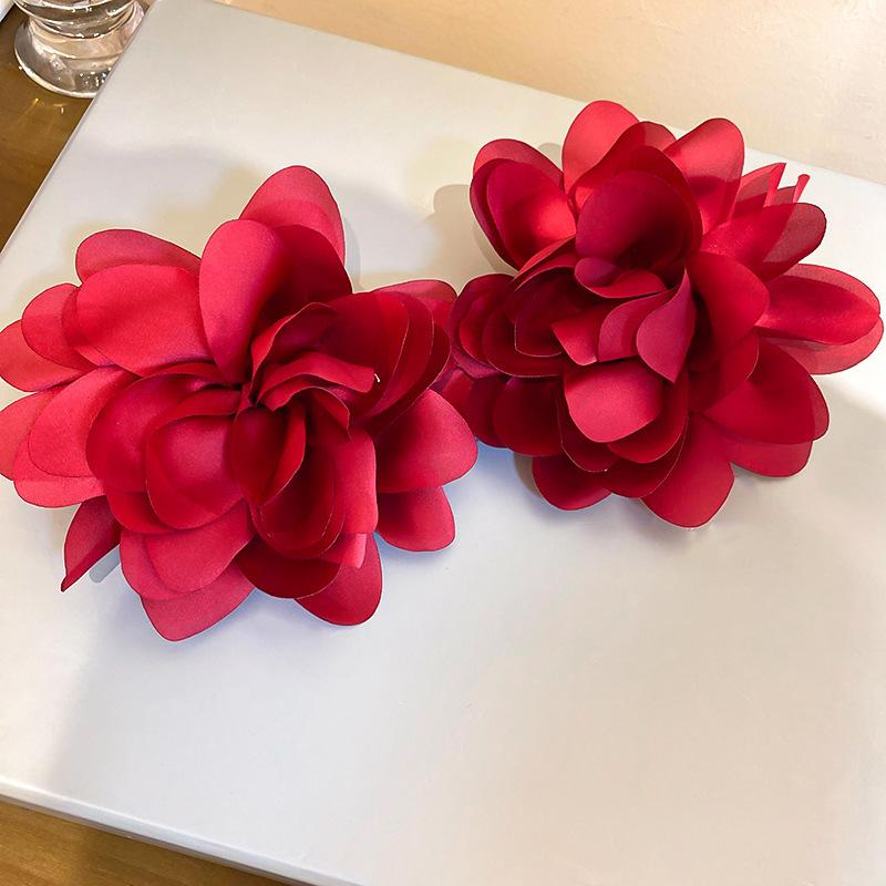 Серьги-пусеты с большим тканевым цветком однотонные модные и изысканные серьги легкая роскошь высококлассный темперамент универсальные серьги женские
Серьги-пусеты с большим тканевым цветком однотонные модные и изысканные серьги легкая роскошь высококлассный темперамент универсальные серьги женские