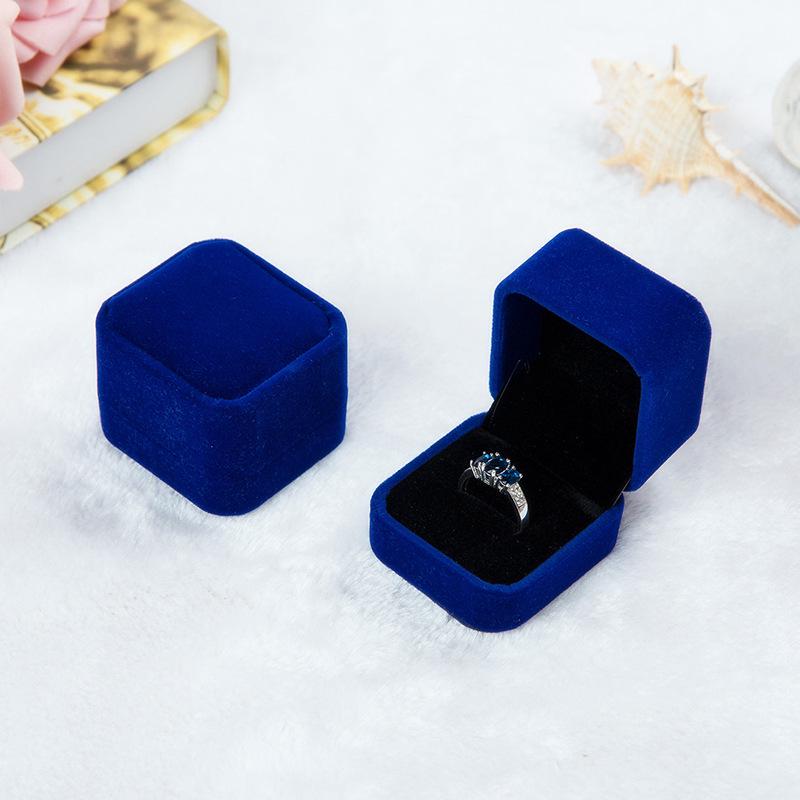 Pink & Gray Flocked Jewelry Ring Box 5*5*3 синий
Pink & Gray Flocked Jewelry Ring Box 5*5*3 синий