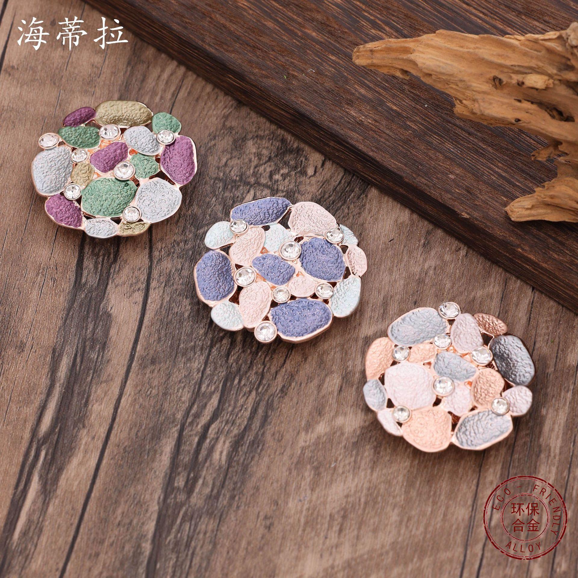 New geometric hollow petal magnetic brooch, banquet women s high-end sense versatile magnetic brooch magnetic attraction
New geometric hollow petal magnetic brooch, banquet women s high-end sense versatile magnetic brooch magnetic attraction
