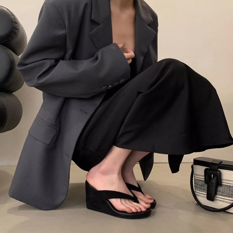 2025 spring and summer new round head wedge heel pinch women s flip-flops retro casual outer wear fashion high heel cool slippers 40
2025 spring and summer new round head wedge heel pinch women s flip-flops retro casual outer wear fashion high heel cool slippers 40