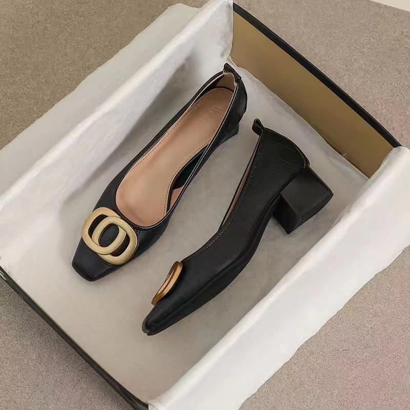 Spring and summer square head single shoes women s nude small high heels temperament gentle imperial sister 2025 thick heel shoes French high sense 35
Spring and summer square head single shoes women s nude small high heels temperament gentle imperial sister 2025 thick heel shoes French high sense 35