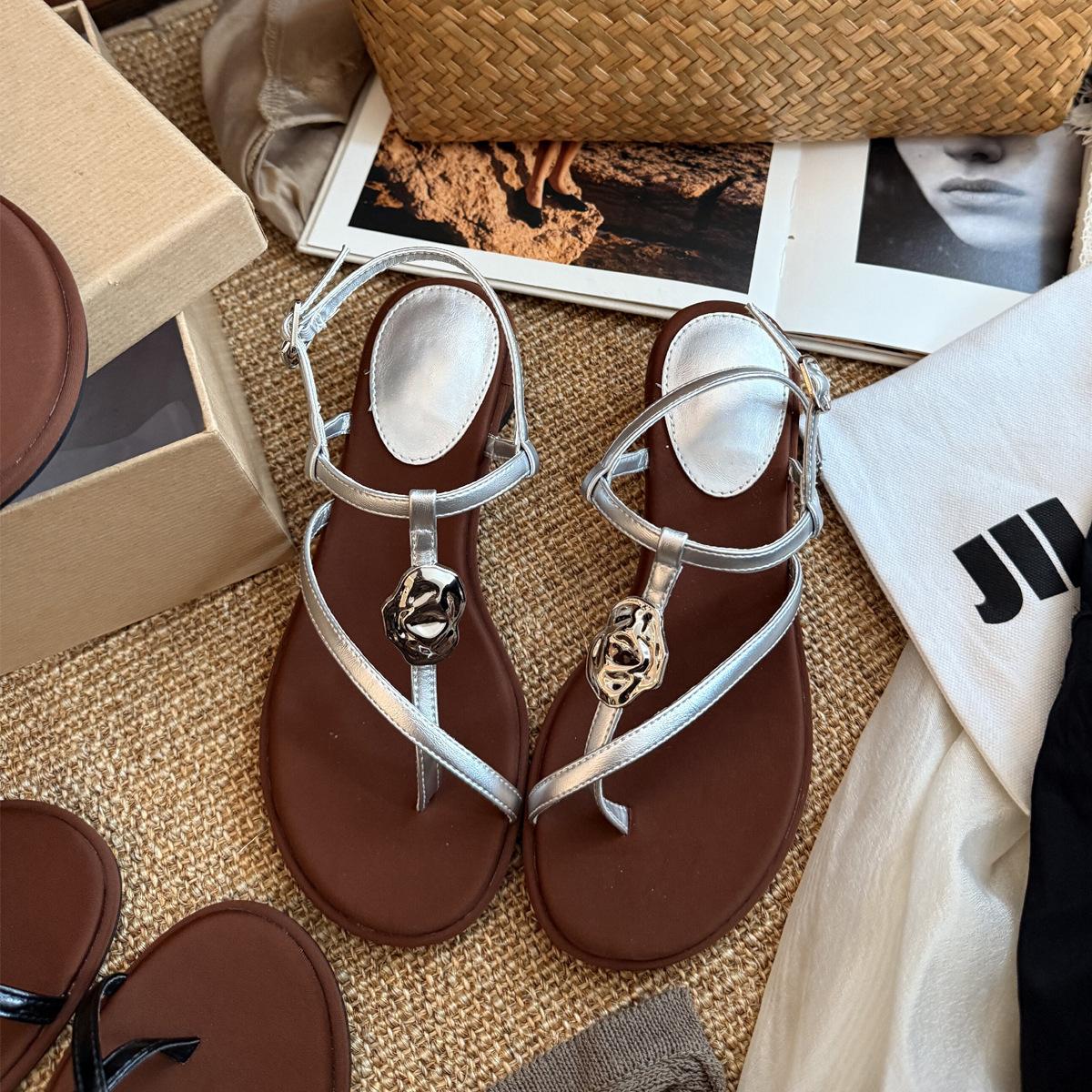 Fashion sandals women s 2025 new thin strap toe high heel sandals summer vacation style metal buckle thick heel Roman shoes 39 серебряный
Fashion sandals women s 2025 new thin strap toe high heel sandals summer vacation style metal buckle thick heel Roman shoes 39 серебряный