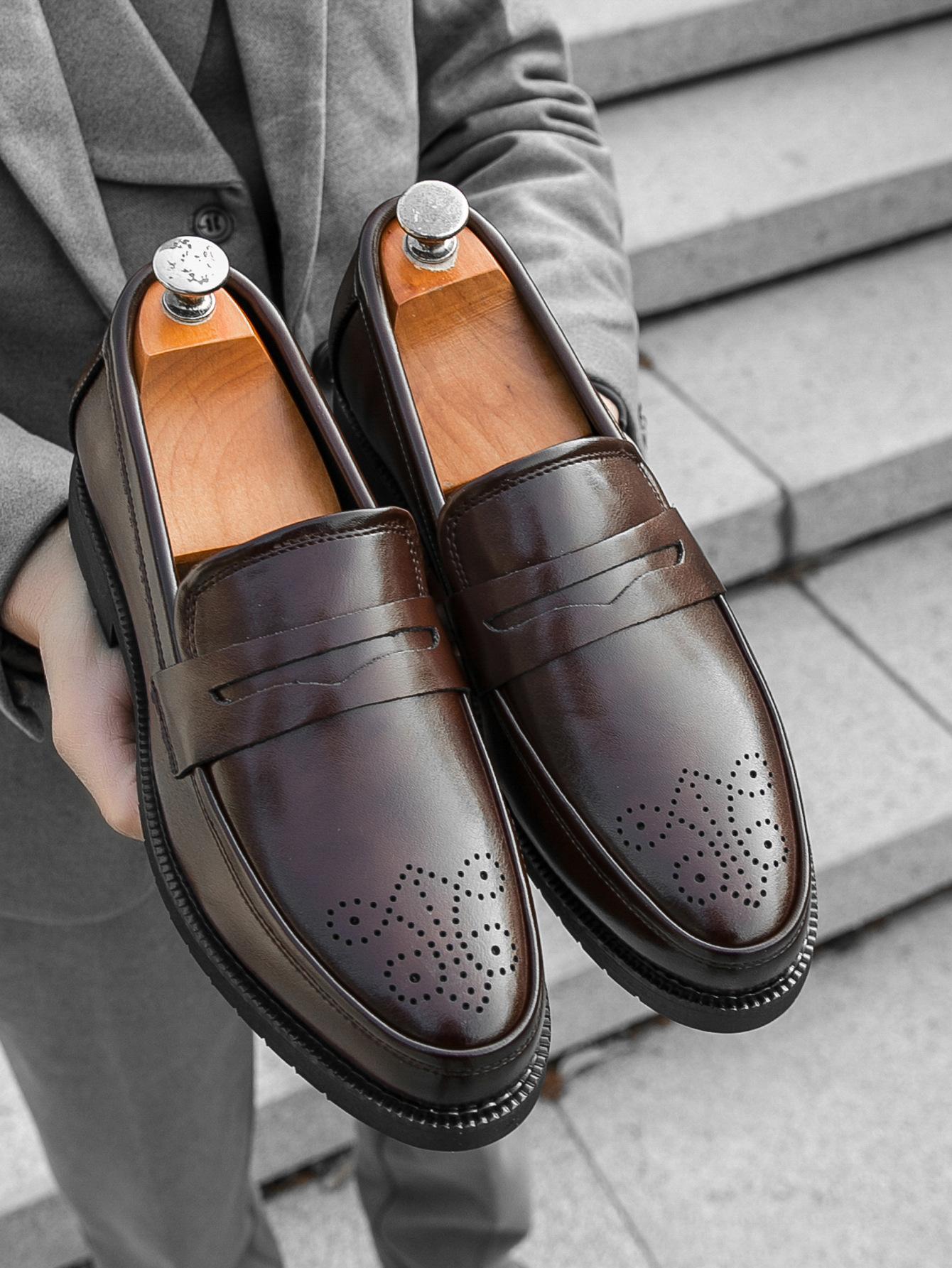 Large size men s shoes loafers new lazy one-pedal leather shoes men s business pointed toe casual leather shoes 46
Large size men s shoes loafers new lazy one-pedal leather shoes men s business pointed toe casual leather shoes 46