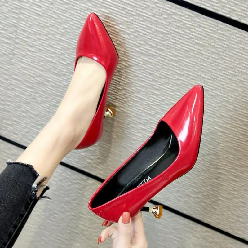 Fashion 2024 New Spring Soft Leather Mid-heel Heel Shoes Net Red High Heels Patent Leather Working Women s Shoes 34 бежевый
Fashion 2024 New Spring Soft Leather Mid-heel Heel Shoes Net Red High Heels Patent Leather Working Women s Shoes 34 бежевый