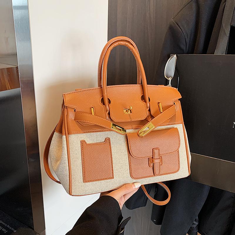 Large capacity bag women s autumn and winter versatile 2025 new retro messenger bag casual portable commuter tote big bag
Large capacity bag women s autumn and winter versatile 2025 new retro messenger bag casual portable commuter tote big bag