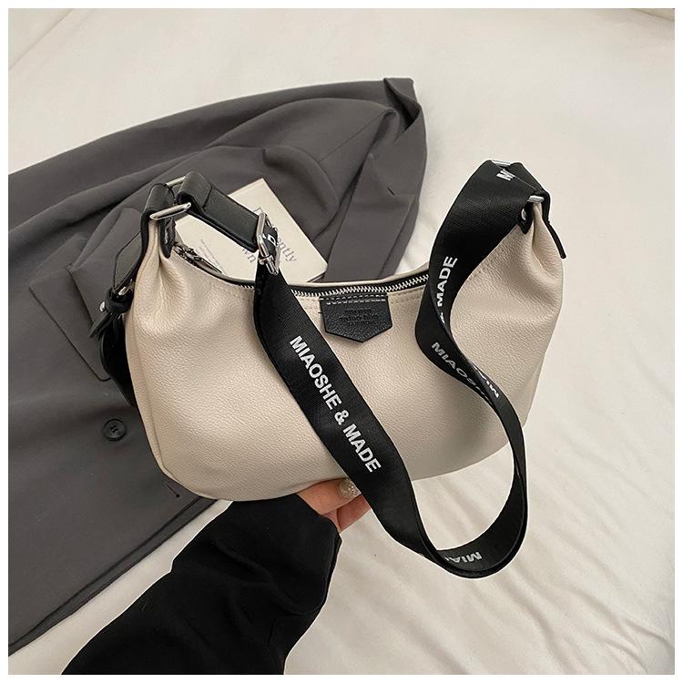 Ethnic style messenger bag, armpit bag, crescent moon bag, dumpling bag, large capacity Japanese and Korean version 2025 new leisure bag
Ethnic style messenger bag, armpit bag, crescent moon bag, dumpling bag, large capacity Japanese and Korean version 2025 new leisure bag