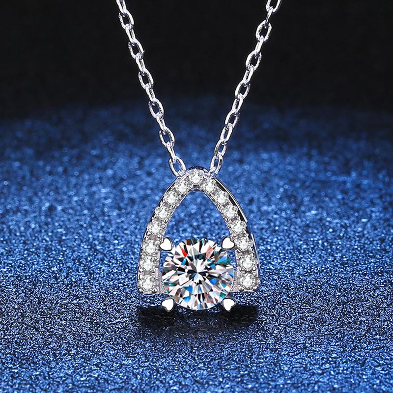 D цвет 0,8CT GRA сертифицированный муассанит стерлингового серебра 925 пробы кулон для женщин новое бриллиантовое ожерелье PT950 покрытие свадебные украшения 
D цвет 0,8CT GRA сертифицированный муассанит стерлингового серебра 925 пробы кулон для женщин новое бриллиантовое ожерелье PT950 покрытие свадебные украшения