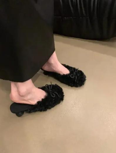 Chaussures roses à chevrons et fourrure pour femmes, pantoufles décontractées à bout nœud, 2026 35
Chaussures roses à chevrons et fourrure pour femmes, pantoufles décontractées à bout nœud, 2026 35
