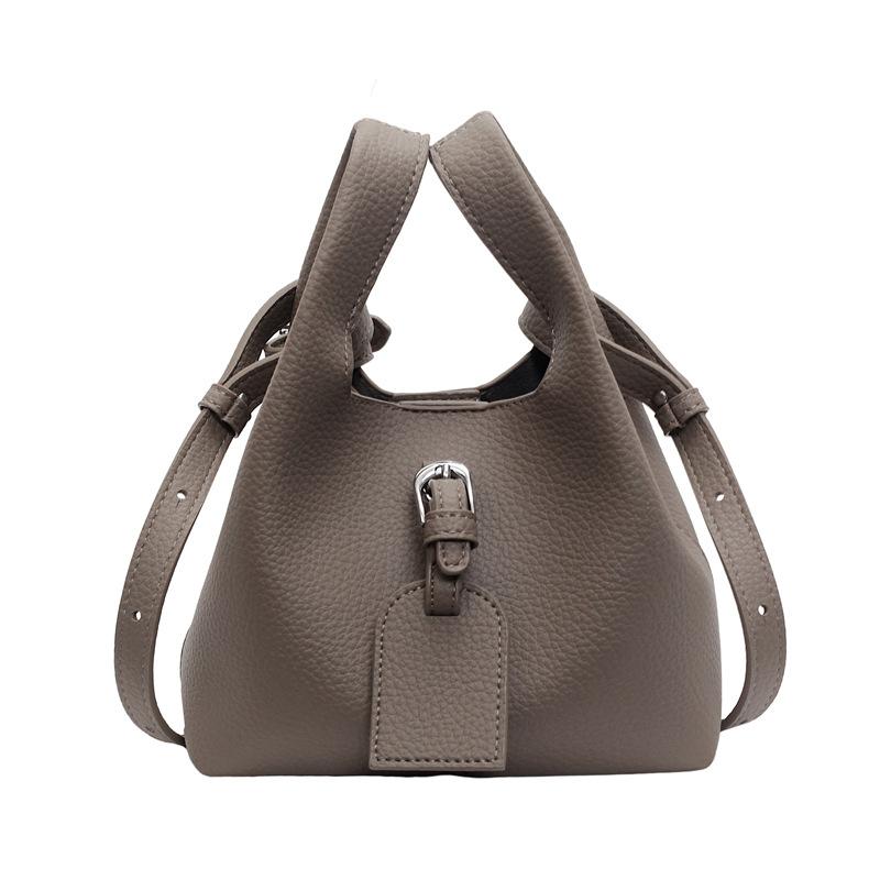 New autumn retro texture small bag women s fashion simple bucket bag niche design messenger bag Width 20 Height 16 Thickness 12 Portable 11 серый
New autumn retro texture small bag women s fashion simple bucket bag niche design messenger bag Width 20 Height 16 Thickness 12 Portable 11 серый