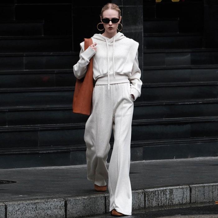 Autumn Women s Casual Sportswear Set: Stylish Slimming Short Hooded Sweatshirt & Wide-Leg Pants XXXL
Autumn Women s Casual Sportswear Set: Stylish Slimming Short Hooded Sweatshirt & Wide-Leg Pants XXXL