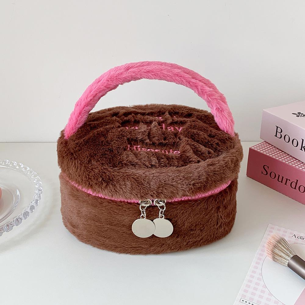 ins wind dopamine plush cosmetic bag large capacity skin care product storage bag high value travel portable handbag
ins wind dopamine plush cosmetic bag large capacity skin care product storage bag high value travel portable handbag