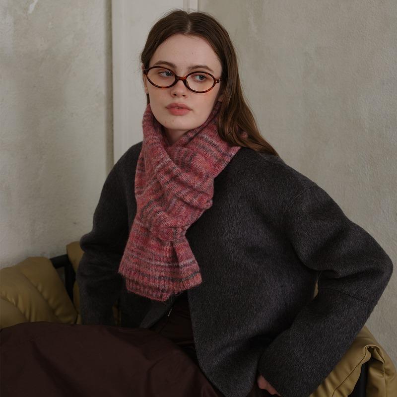 Niche retro atmosphere shows Baijiu red warm wool blended scarf women s autumn and winter wool men s and women s knitted scarf
Niche retro atmosphere shows Baijiu red warm wool blended scarf women s autumn and winter wool men s and women s knitted scarf