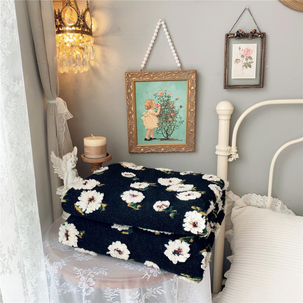 1pcs AB Double-sided Plush Blanket Jacquard Bean Velvet Thin Quilt Sofa Cover Leg Blanket Children s Leisure Blankets Vintage Printed Small Quilt 110*150cm
1pcs AB Double-sided Plush Blanket Jacquard Bean Velvet Thin Quilt Sofa Cover Leg Blanket Children s Leisure Blankets Vintage Printed Small Quilt 110*150cm