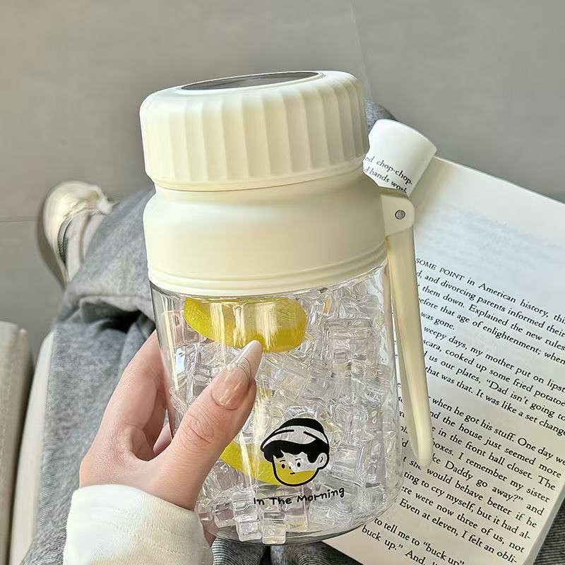 Summer plastic water cup boys and girls high value large capacity student special kettle high temperature sports portable cup 900ml
Summer plastic water cup boys and girls high value large capacity student special kettle high temperature sports portable cup 900ml