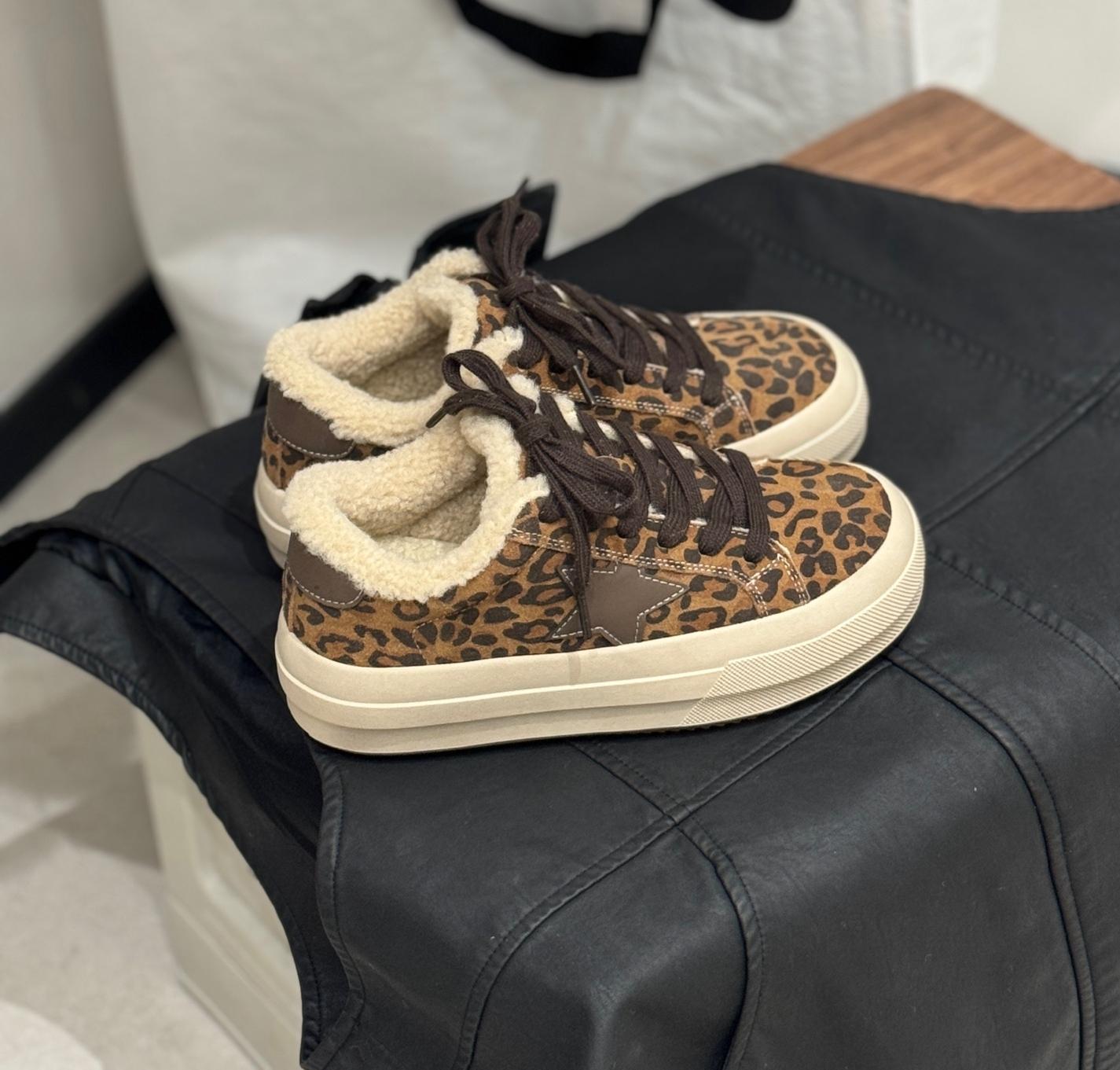 Leather lamb wool retro star board shoes women s winter new thick-soled heightening velvet warm casual cotton shoes 40
Leather lamb wool retro star board shoes women s winter new thick-soled heightening velvet warm casual cotton shoes 40