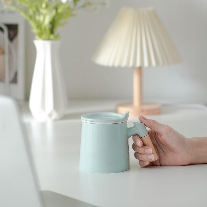 Celadon Tea Cup with Ceramic Infuser
Celadon Tea Cup with Ceramic Infuser