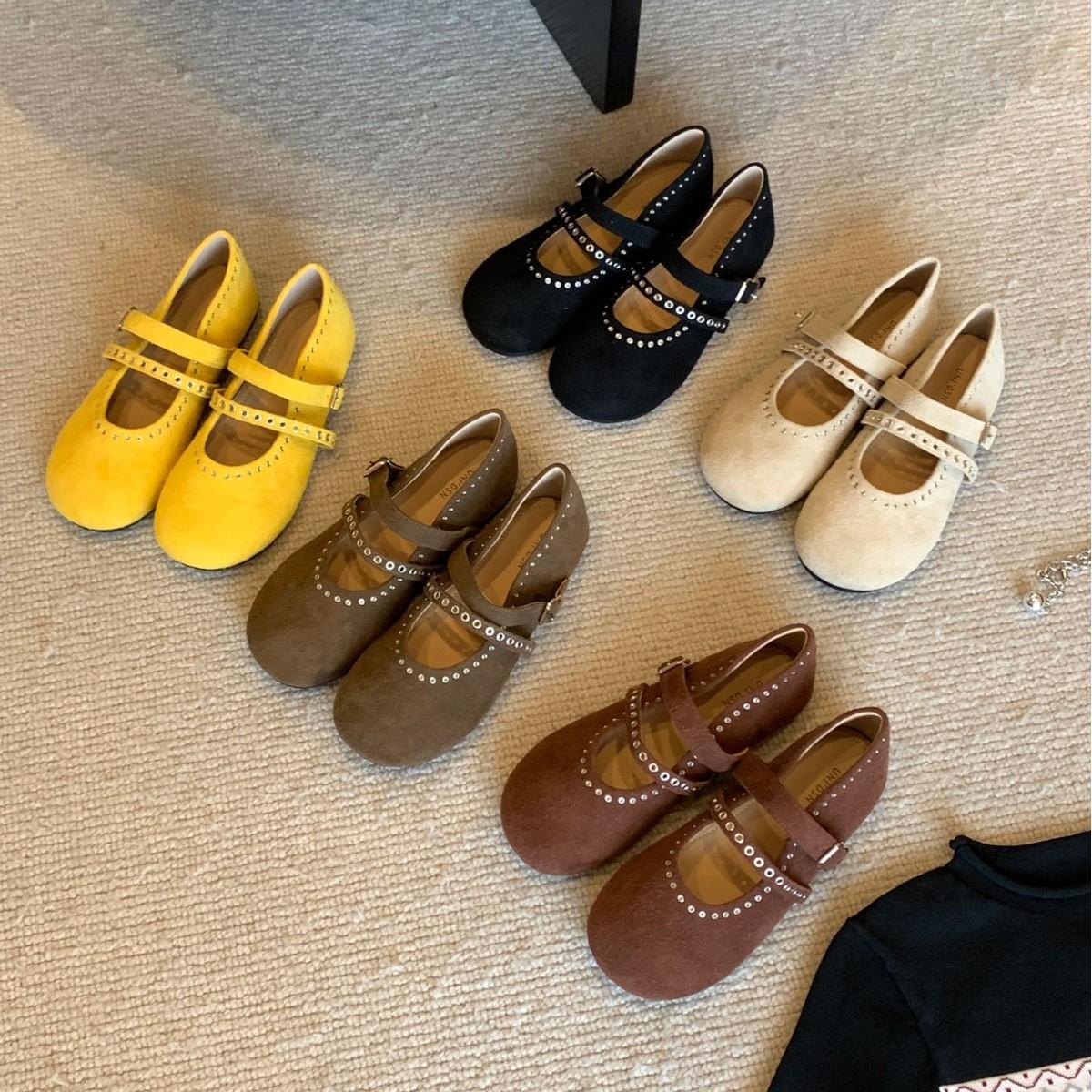 2025 new autumn and winter suede rivets one word with round head flat bottom women commuting work late evening Doudou pregnant women single shoes 39 жёлтый
2025 new autumn and winter suede rivets one word with round head flat bottom women commuting work late evening Doudou pregnant women single shoes 39 жёлтый