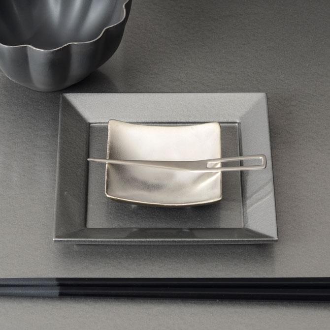 Italy Angle Bean Plate 2 Colors (Pewter/Black) Ys home style Yamahira Kiln Arita Ware Porcelain Japanese Tableware Wa Modern Stylish Made Japan 642
Italy Angle Bean Plate 2 Colors (Pewter/Black) Ys home style Yamahira Kiln Arita Ware Porcelain Japanese Tableware Wa Modern Stylish Made Japan 642