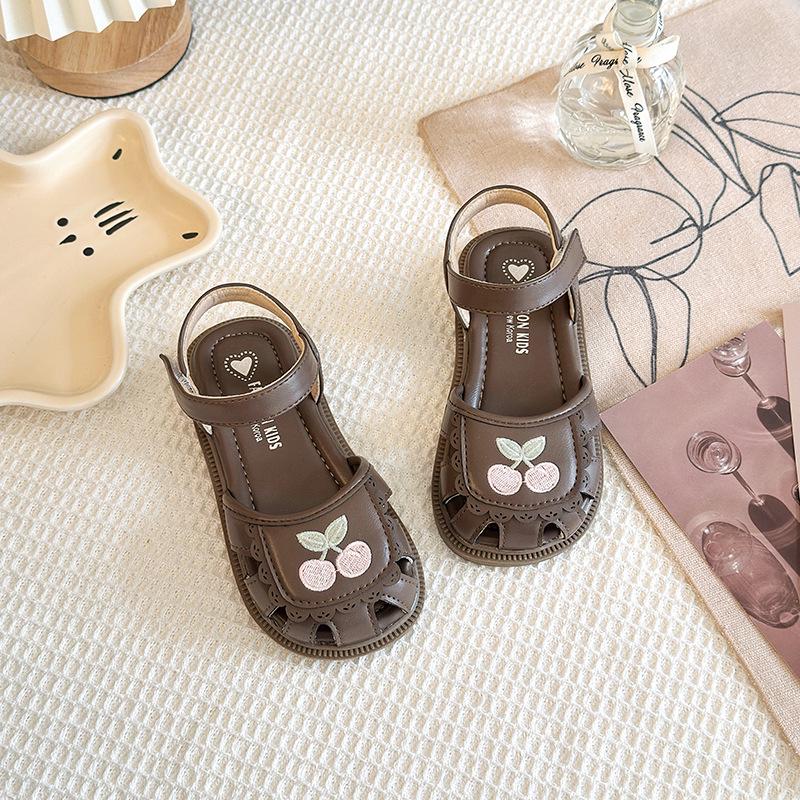 Girls Summer Headscarf Sandals: Non-Slip Soft Sole Princess Beach Shoes with Embroidered Cherry Design Full Set Sizes 21-25 (5 pairs) темно-коричневого
Girls Summer Headscarf Sandals: Non-Slip Soft Sole Princess Beach Shoes with Embroidered Cherry Design Full Set Sizes 21-25 (5 pairs) темно-коричневого