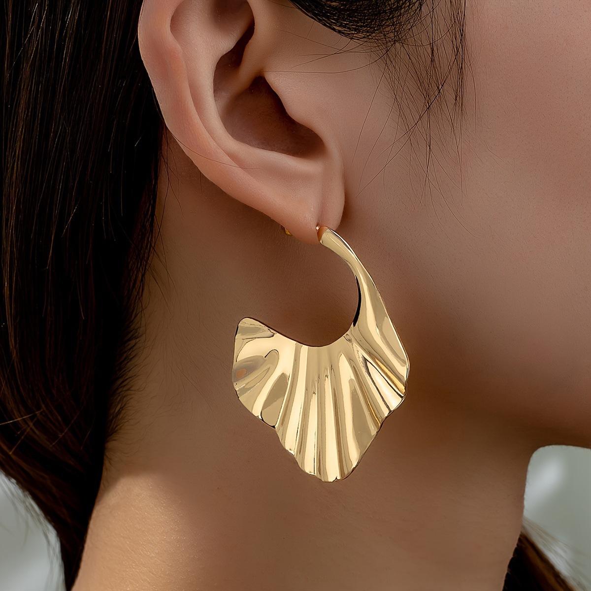 Gold Shell Earrings for Women Metal Statement Stud Earrings Edgy Trendy Instagram Style European Jewelry золотой
Gold Shell Earrings for Women Metal Statement Stud Earrings Edgy Trendy Instagram Style European Jewelry золотой