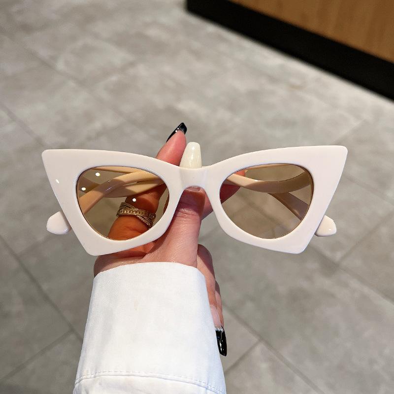 Vintage Fashion Cat Eye Sexy Ladies Sunglasses Women For Men Luxury Brand Designer Punk Sun Glasses Trend Big Frame Shades Uv400
Vintage Fashion Cat Eye Sexy Ladies Sunglasses Women For Men Luxury Brand Designer Punk Sun Glasses Trend Big Frame Shades Uv400