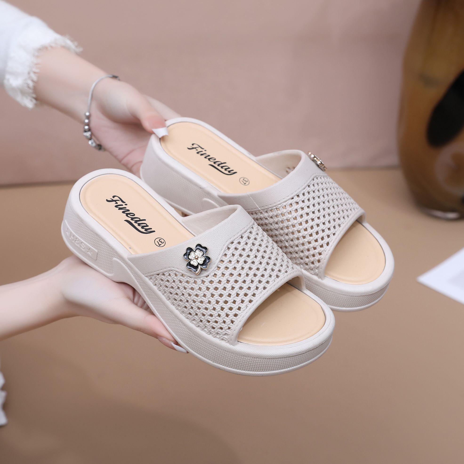 Новые летние босоножки на танкетке для женщин, мягкая подошва, нескользящая, модные, толстая подошва, уличные тапочки, повседневные женские тапочки 36-40
Новые летние босоножки на танкетке для женщин, мягкая подошва, нескользящая, модные, толстая подошва, уличные тапочки, повседневные женские тапочки 36-40