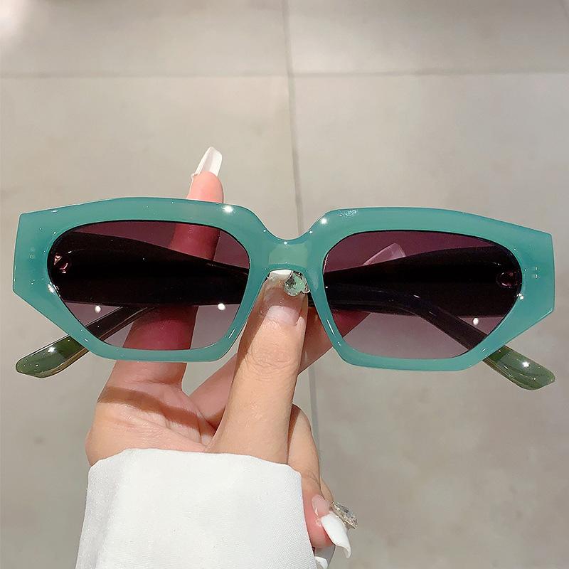 Elegant Lady Irregular Cat Eye Classic Sun Glasses Glasses Ladies For Men Luxury Designer Style Style Sun Eyeglasses Punk Popular Outdoor Shades
Elegant Lady Irregular Cat Eye Classic Sun Glasses Glasses Ladies For Men Luxury Designer Style Style Sun Eyeglasses Punk Popular Outdoor Shades