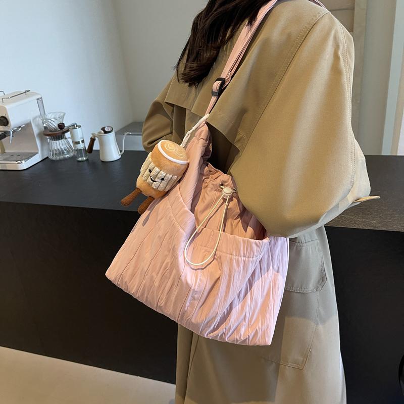 Large Capacity Crossbody Bags for Women Stitching Line Monochromatic Casual Soft Cords Nylon Bags
Large Capacity Crossbody Bags for Women Stitching Line Monochromatic Casual Soft Cords Nylon Bags