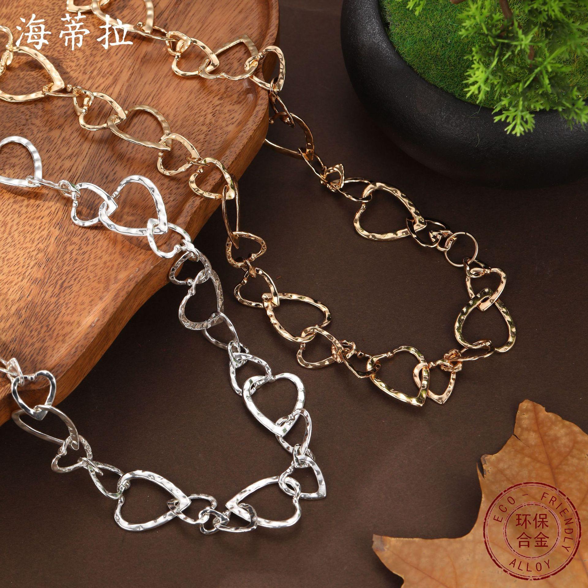 New exaggerated hollow love ring long necklace, women s fashion high-end heart-shaped sweater chain
New exaggerated hollow love ring long necklace, women s fashion high-end heart-shaped sweater chain