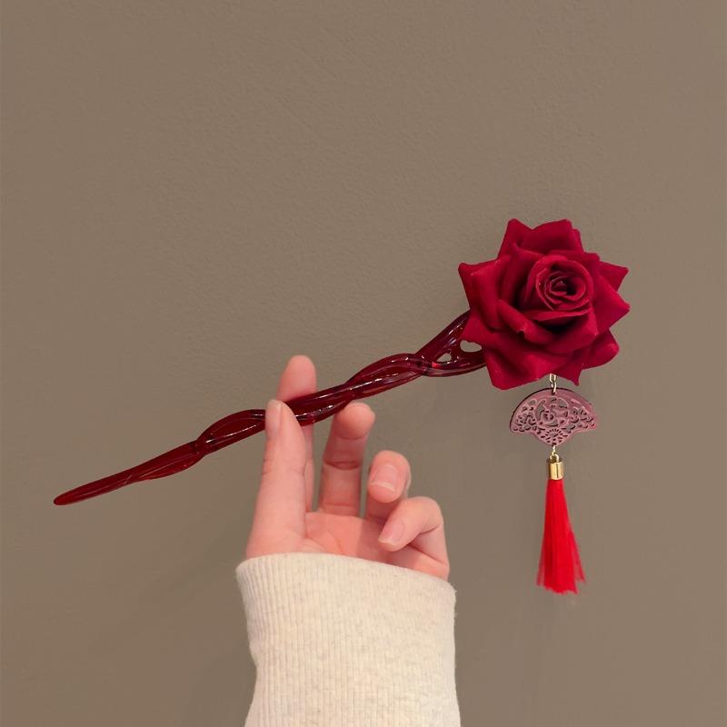 Retro High-end Red Rose Hairpin with Temperament and Disheveled Hair for Women Creating A Festive Atmosphere for The New Year
Retro High-end Red Rose Hairpin with Temperament and Disheveled Hair for Women Creating A Festive Atmosphere for The New Year