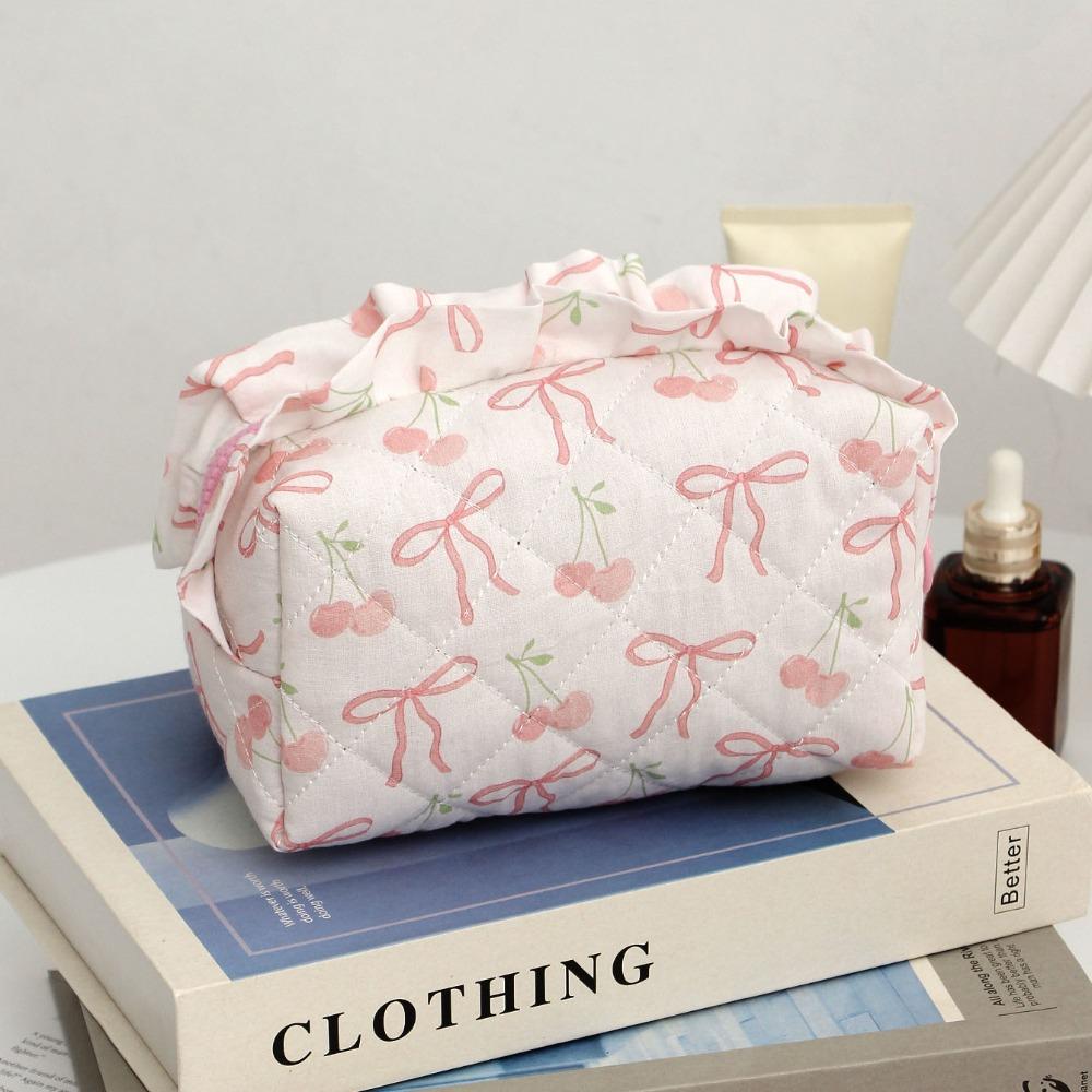 Portable Bow Quilted Cosmetic Bag Large Capacity Makeup Organizer Travel Toiletry Bag Zipper Lightweight Ruffles Storage Bag
Portable Bow Quilted Cosmetic Bag Large Capacity Makeup Organizer Travel Toiletry Bag Zipper Lightweight Ruffles Storage Bag