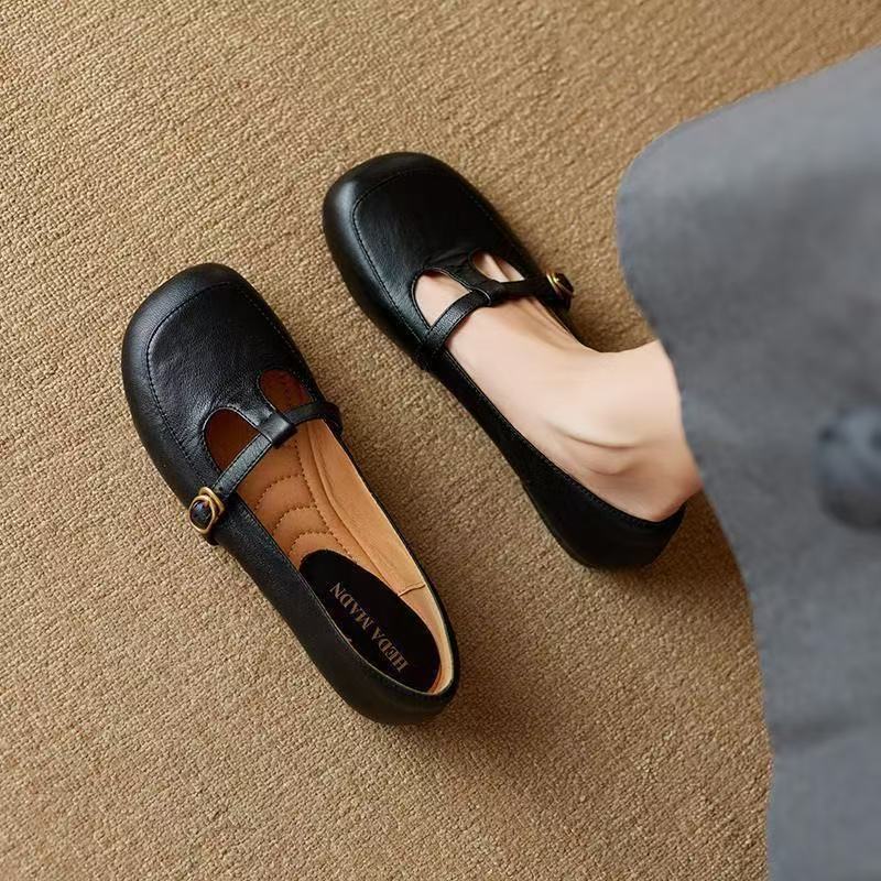 Temperament versatile, soft and comfortable, shallow mouth low heel round head Mary Jane shoes, small leather shoes for daily wear in autumn 40 чёрный
Temperament versatile, soft and comfortable, shallow mouth low heel round head Mary Jane shoes, small leather shoes for daily wear in autumn 40 чёрный