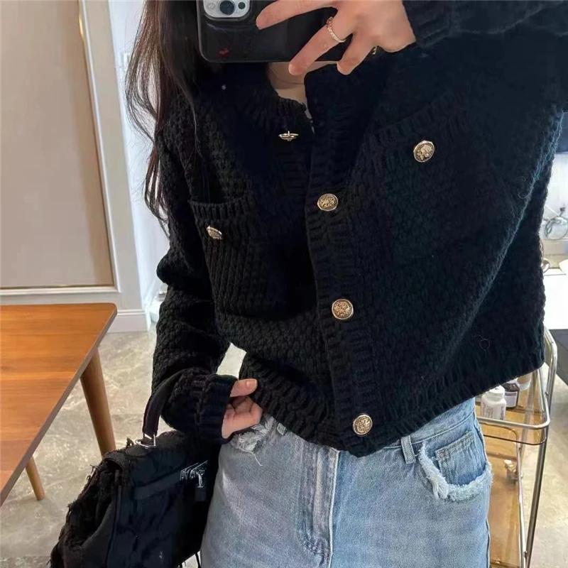 Вязаный кардиган французский винтажный свитер с золотыми пуговицами женский осенне-зимний роскошный короткий прямой свитер трикотаж зеленый красный XL чёрный
Вязаный кардиган французский винтажный свитер с золотыми пуговицами женский осенне-зимний роскошный короткий прямой свитер трикотаж зеленый красный XL чёрный