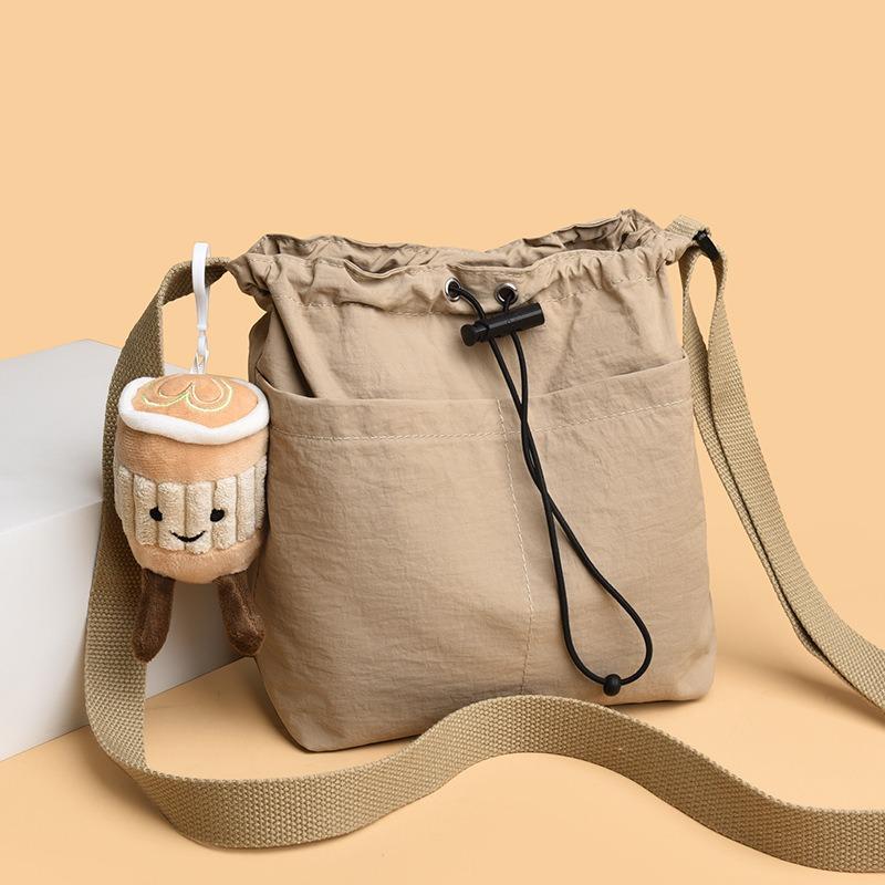Summer new waterproof nyl bag Korean versi of women s shoulder bag casual versatile messenger bag large-capacity bucket bag without pendant хаки
Summer new waterproof nyl bag Korean versi of women s shoulder bag casual versatile messenger bag large-capacity bucket bag without pendant хаки