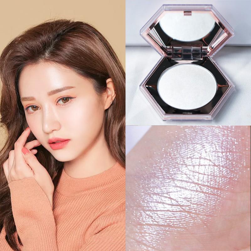 Silky Natural Highlighter & Contour All-in-One Palette - Mashed Potato, Diamond Ginger Shimmer 8g
Silky Natural Highlighter & Contour All-in-One Palette - Mashed Potato, Diamond Ginger Shimmer 8g