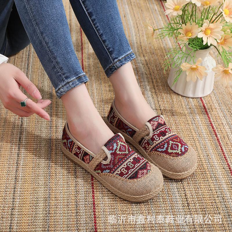 Spring and summer new embroidered middle-aged and elderly shoes cloth shoes women lazy one pedal non-slip lightweight single shoes 41
Spring and summer new embroidered middle-aged and elderly shoes cloth shoes women lazy one pedal non-slip lightweight single shoes 41